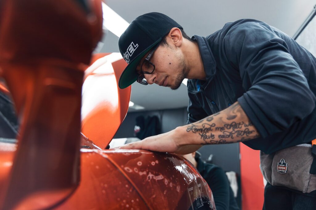 Aufbereitung eines Premium-Fahrzeugs im Detail